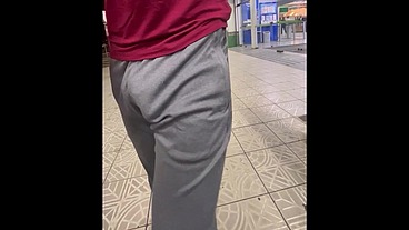 Andando sem cueca no super mercado