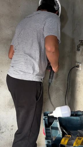 I Hire a Strong and Sexy Mason to Fix Some Things but He Is so Delicious That I End up Giving Him the Fuck of His Life.