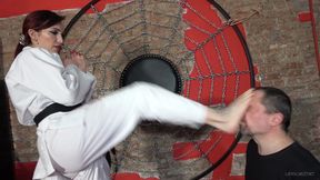 LADY SCARLET - KARATEKA FEET TRAINING - ALLENAMENTO DEI PIEDI DEL KARATEKA