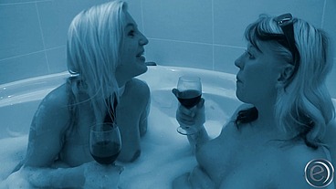 Tiefe Eindrücke aus dem Leben von Jungpornstars Lindsay Love & Maya Gold