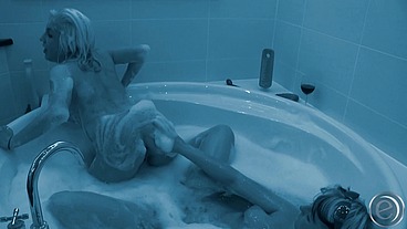 Tiefe Eindrücke aus dem Leben von Jungpornstars Lindsay Love & Maya Gold