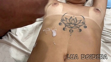 Fiz uma suruba com os amigos do meu marido e todo mundo gozou em mim