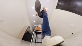 Frida - the giantess in white sneakers VR 360 Full HD