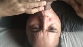 Mi vecino me propone pagar mi renta a cambio me metió su pene hasta el fondo