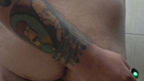 Insane shaving his dick to have some fun with petit Helen