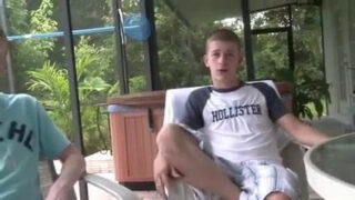 Hjemmelaget amatør homofile tar bareback creampies dypt inne