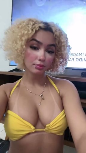 Slutty blonde Brazilian babe on TikTok