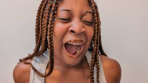 EBONY HIPPY YAWNS SENSUALLY | Ash