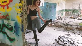 Boots, Jeans & Crushing Tease in an abandoned building