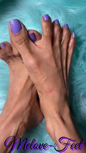 Melove Just Showing Her Sexy Little Feet
