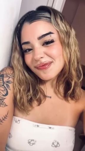 Teen amateur shows off her tits and pussy on OnlyFans