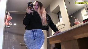 vicki vixxx reads omorashi story pissing her jeans