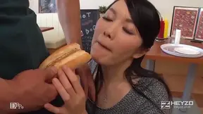 Sexy Reporter Yui Mizutani Gets Seduced by Hot Dog Vendor's Skills