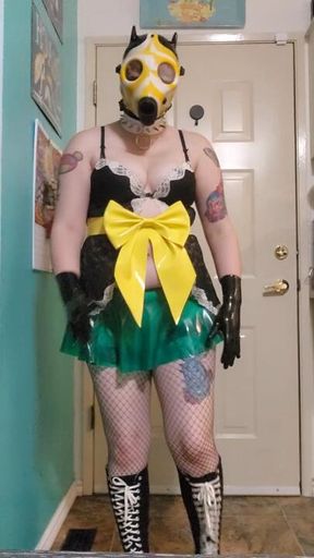 Watch me put in my largest butt plug!