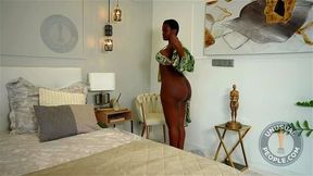 Unusual Award N 13: Extreme Gluteal Proportions in African Woman