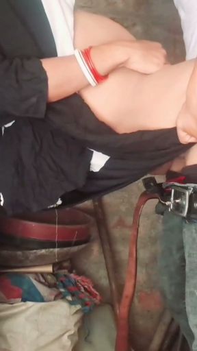 Very Cute Indian Housewife and Cute Sexy Gand   Clip 1