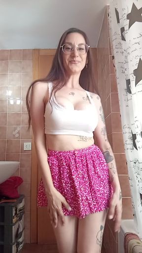 Traviesa en el baño