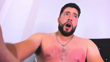 Sexy webcam guy tortures his nipples