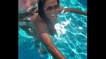 Homemade Amateur &ldquo_Wet &amp_ Wild in the Deep End&rdquo_