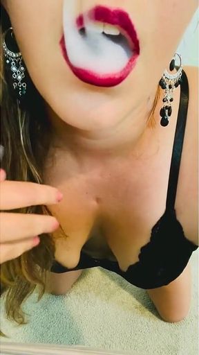 Sexy Latina Vapes in Black
