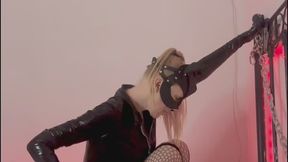 ESTÃS JUSTO DONDE PERTENECES, ESCLAVO !!!