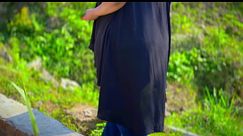 Chubby Muslim Saudi Farm Girl Collect Vegetable &amp_ she got Horny after saw a guy مؤخرة كبيرة وصدر ضخم