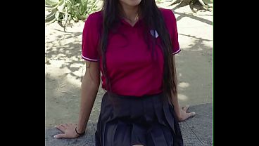 Me escap&eacute_ de clases en la ma&ntilde_ana y estaba esperando a mi novio para ir al cine pero no llegaba, entonces llego el profe beto y me convenci&oacute_ de ir a clases porque es lo mejor para mi futuro