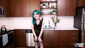 ”GROOBYGIRLS: Sierra Bee Returns”