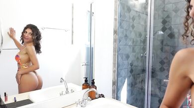 Il fidanzato della mia amica ha un cazzo grosso.