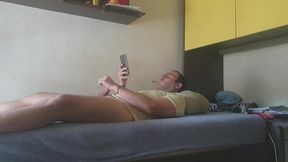 hablando por wasap con un segidor