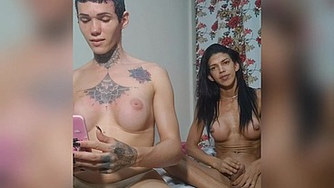 Daniela santos em uma chamada para cliente com sabrina prezotte
