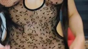 joven milf mexicana en baby doll se quita toda la ropa y muestra todo su ano y vagina abiertos ante la camara