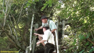 一场狂野的群交派对演变成极端行为，艾玛·布朗德遭到一群人的残酷肛交。