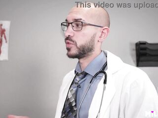 OB/GYN bangs patient to get her preggo