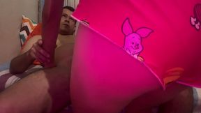 esposa chupa e fode o marido com dedo no cuzinho ate ele encher sua buceta de leitinho