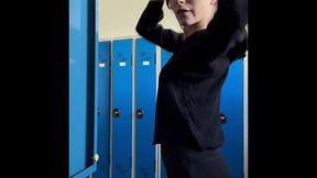 je me me mets en tenue de travail dans les vestiaires collectif mes amours ...