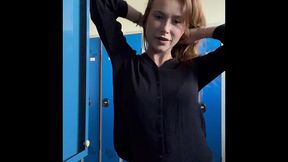 je me me mets en tenue de travail dans les vestiaires collectif mes amours ...