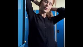 je me me mets en tenue de travail dans les vestiaires collectif mes amours ...