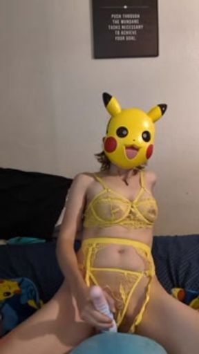 Pikachu humps squirtel - SUPER EFFECTIVE!