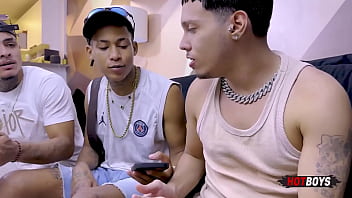 Online e roteando Novinho do Vapo e Mlk Edu sempre aparecem na casa do Prince pra usar um wifi, assistir uma metefli ...