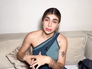 Me cojo a LA MEJOR AMIGA de mi ESPOSA, recién llegada de gimnasio..