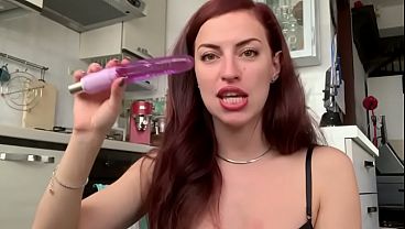 CAROLINA IENA &ndash_ JOI dickrate - stronza italiana commenta e umilia il tuo cazzetto minuscolo