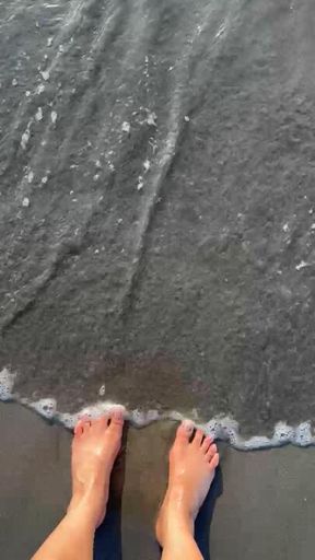 Feet in the sea 💦🌊