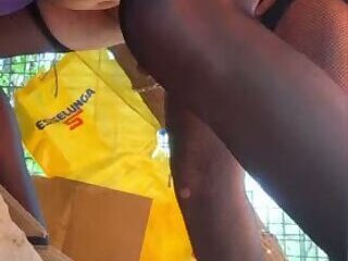 Pompino e sveltina al parco, sex outdoor trans