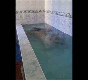 Bandar sissy flexible underwater need a cock