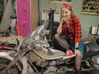 I fixed your motorcycle, now u can screw me on it / Dolly Rud