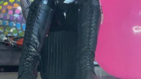 nacked looner poping transparente balloons