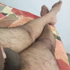 Hairy lund masturbation