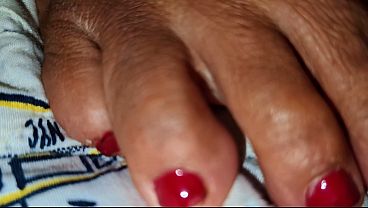 Fetiches por P&eacute_s, M&atilde_os, Unhas e Bucetinha Peludinha em POV Delicioso