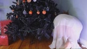 Deanna STUCK Under Xmas Tree WMV 720